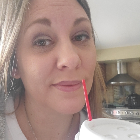 Meet your Posher, Colleen - Picture 1 of 1